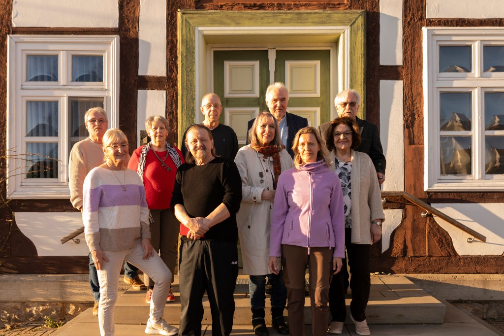 die Mitglieder vor dem Tilly-Haus (Gabriela Förster fehlt auf dem Foto)